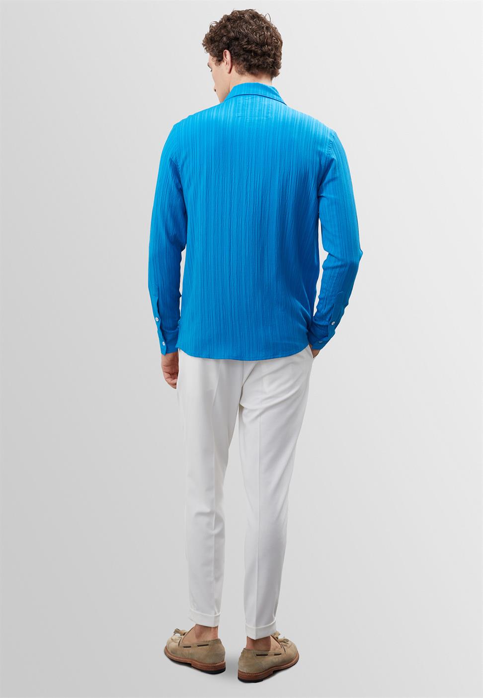 قميص رجالي بقصة ضيقة من قماش الموسلين