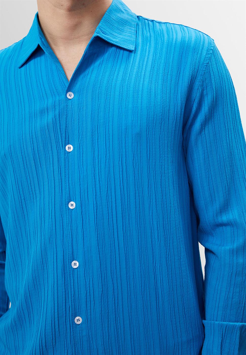 قميص رجالي بقصة ضيقة من قماش الموسلين