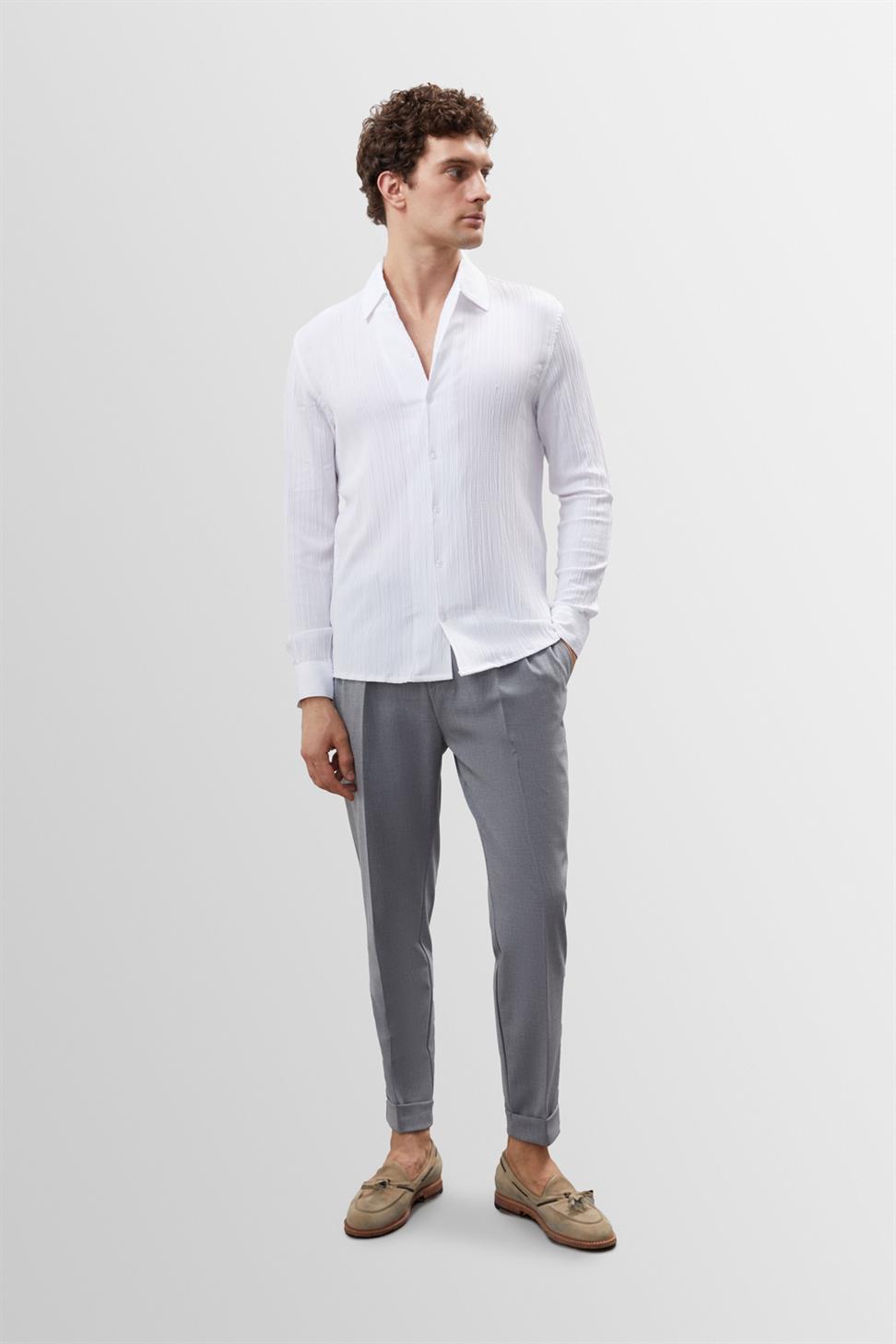قميص رجالي بقصة ضيقة من قماش الموسلين