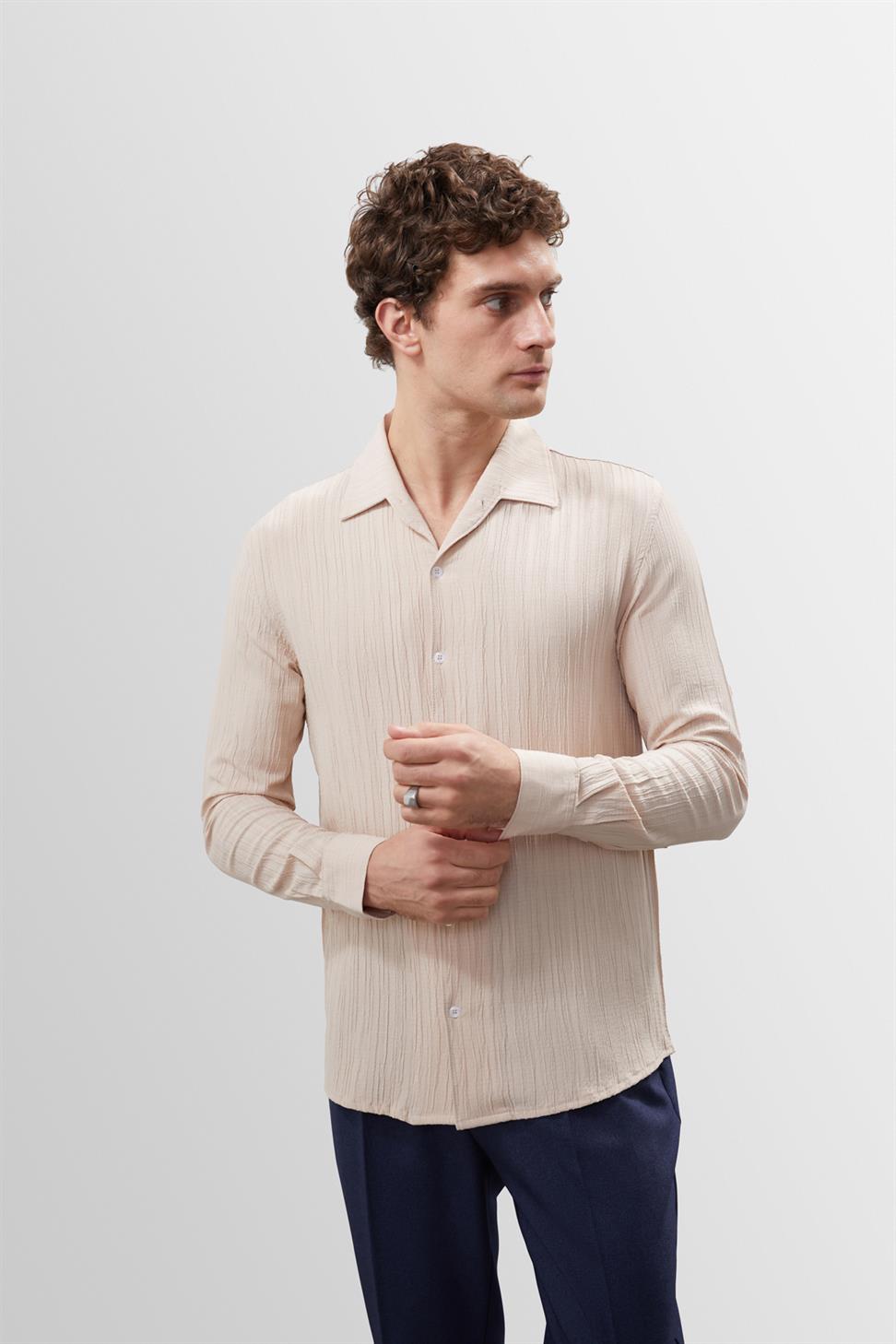 قميص رجالي بقصة ضيقة من قماش الموسلين