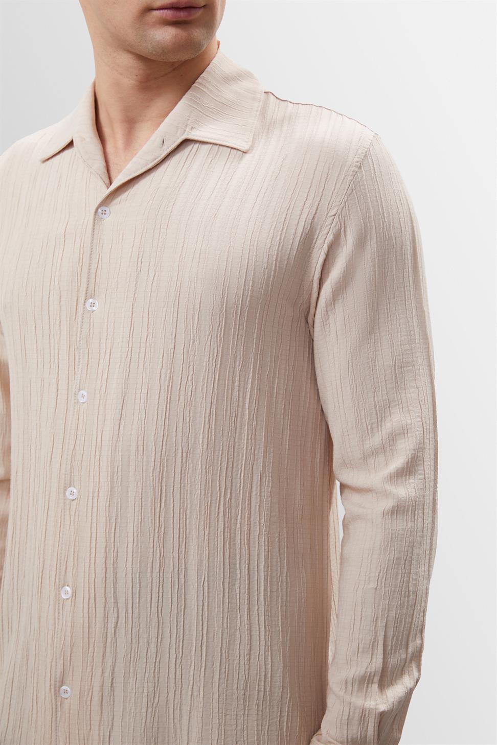 قميص رجالي بقصة ضيقة من قماش الموسلين