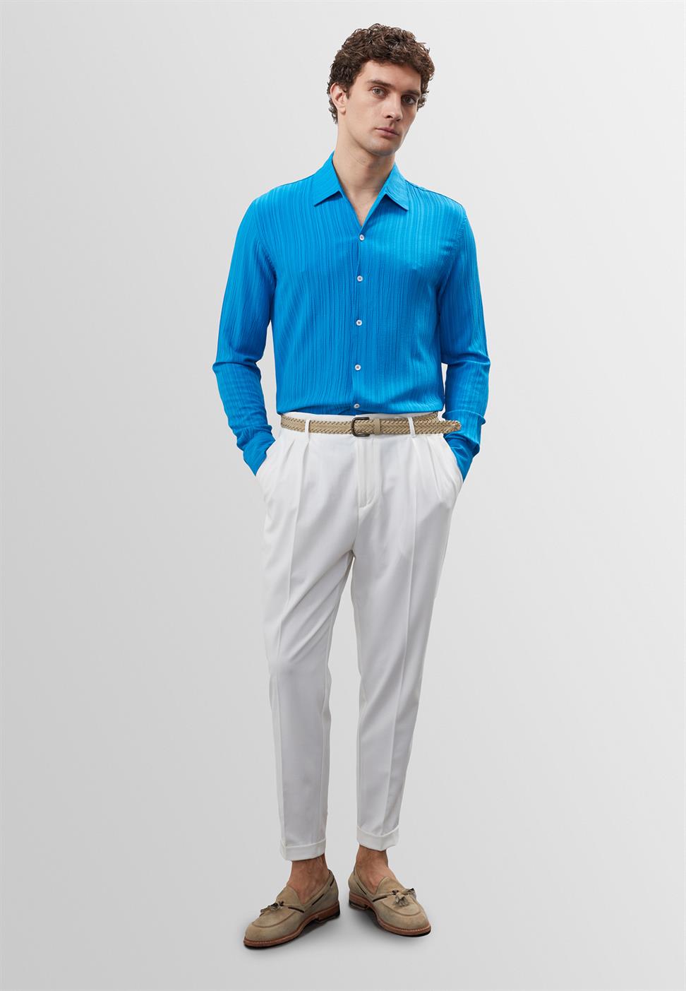 قميص رجالي بقصة ضيقة من قماش الموسلين