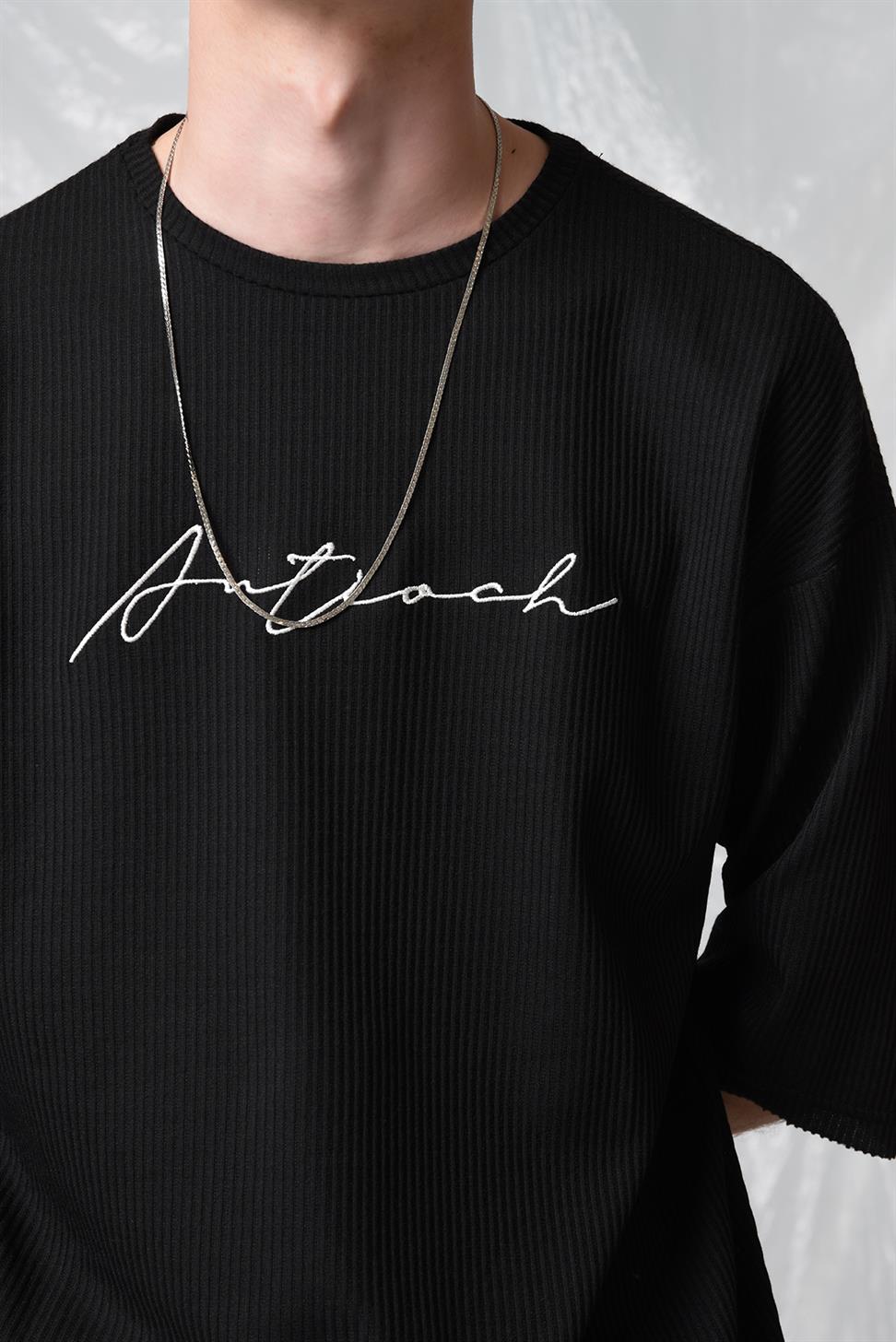 تي شيرت أنتيوك كبير الحجم ومفصل