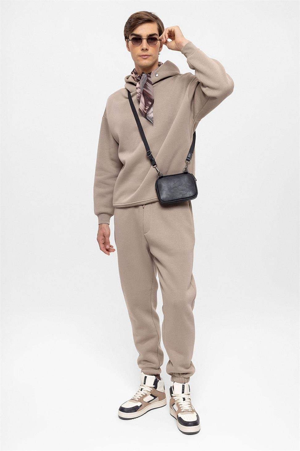 سترة رجالية بغطاء للرأس مقاس كبير