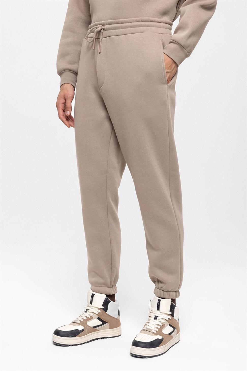 بدلة رياضية للرجال بأرجل مرنة