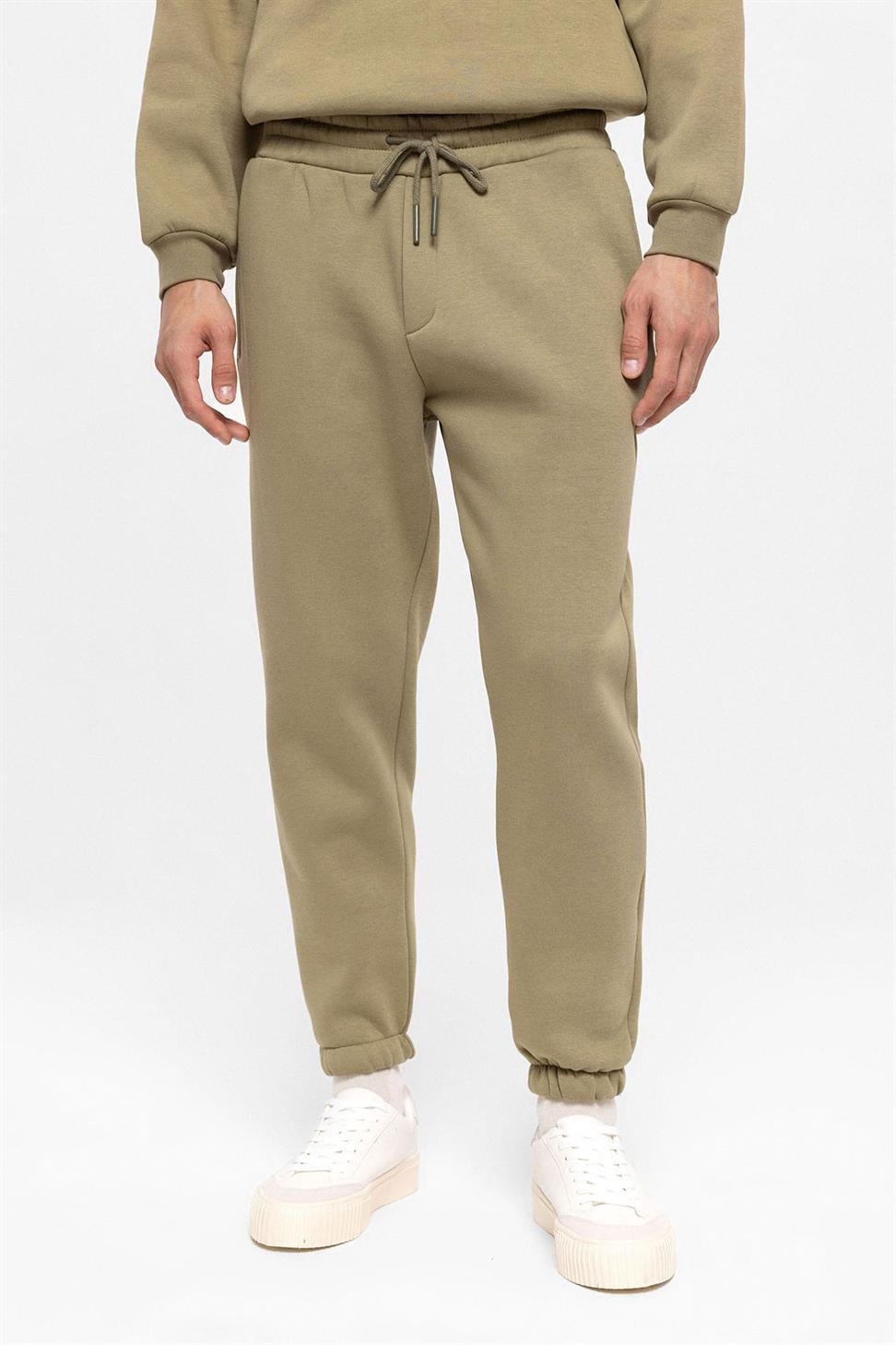 بدلة رياضية للرجال بأرجل مرنة