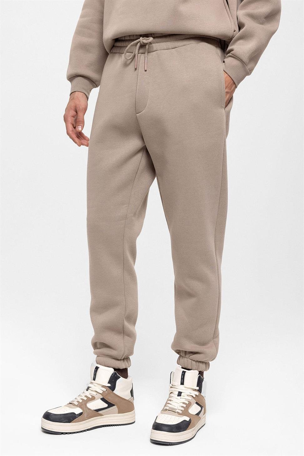 بدلة رياضية للرجال بأرجل مرنة