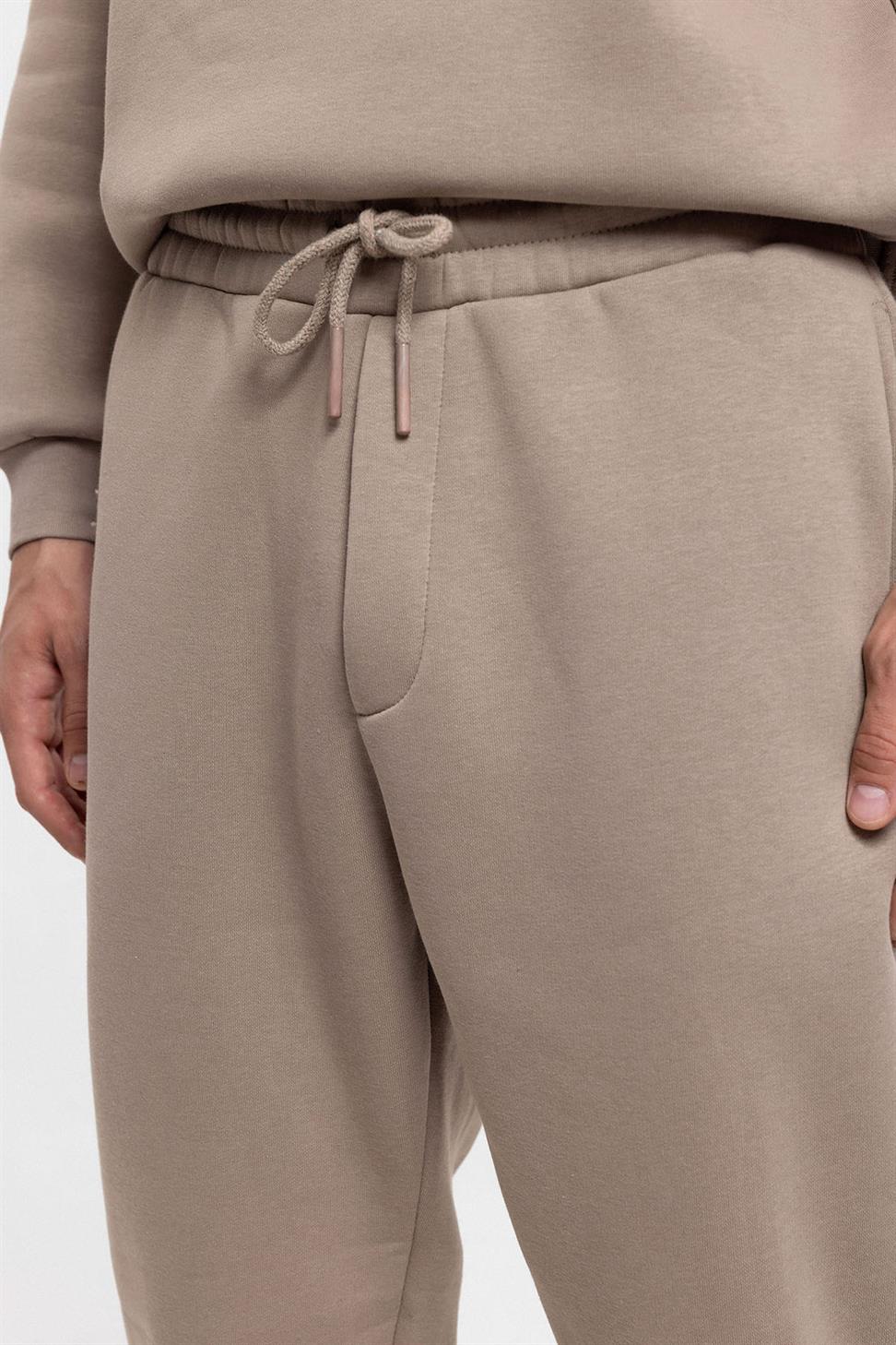 بدلة رياضية للرجال بأرجل مرنة