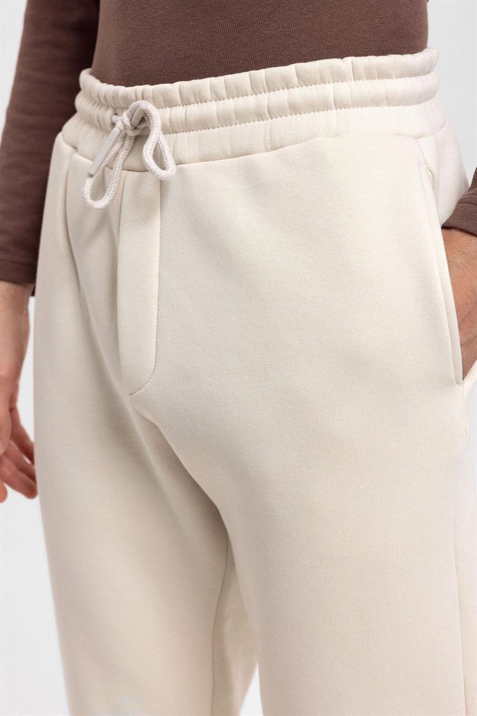 بدلة رياضية للرجال بأرجل مرنة