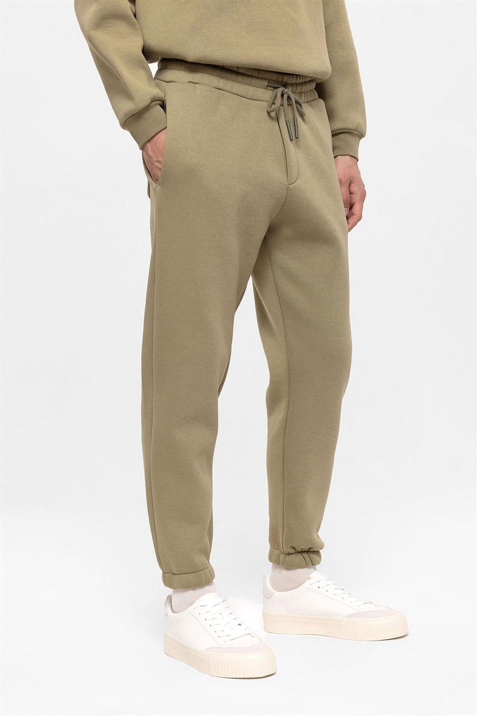 بدلة رياضية للرجال بأرجل مرنة