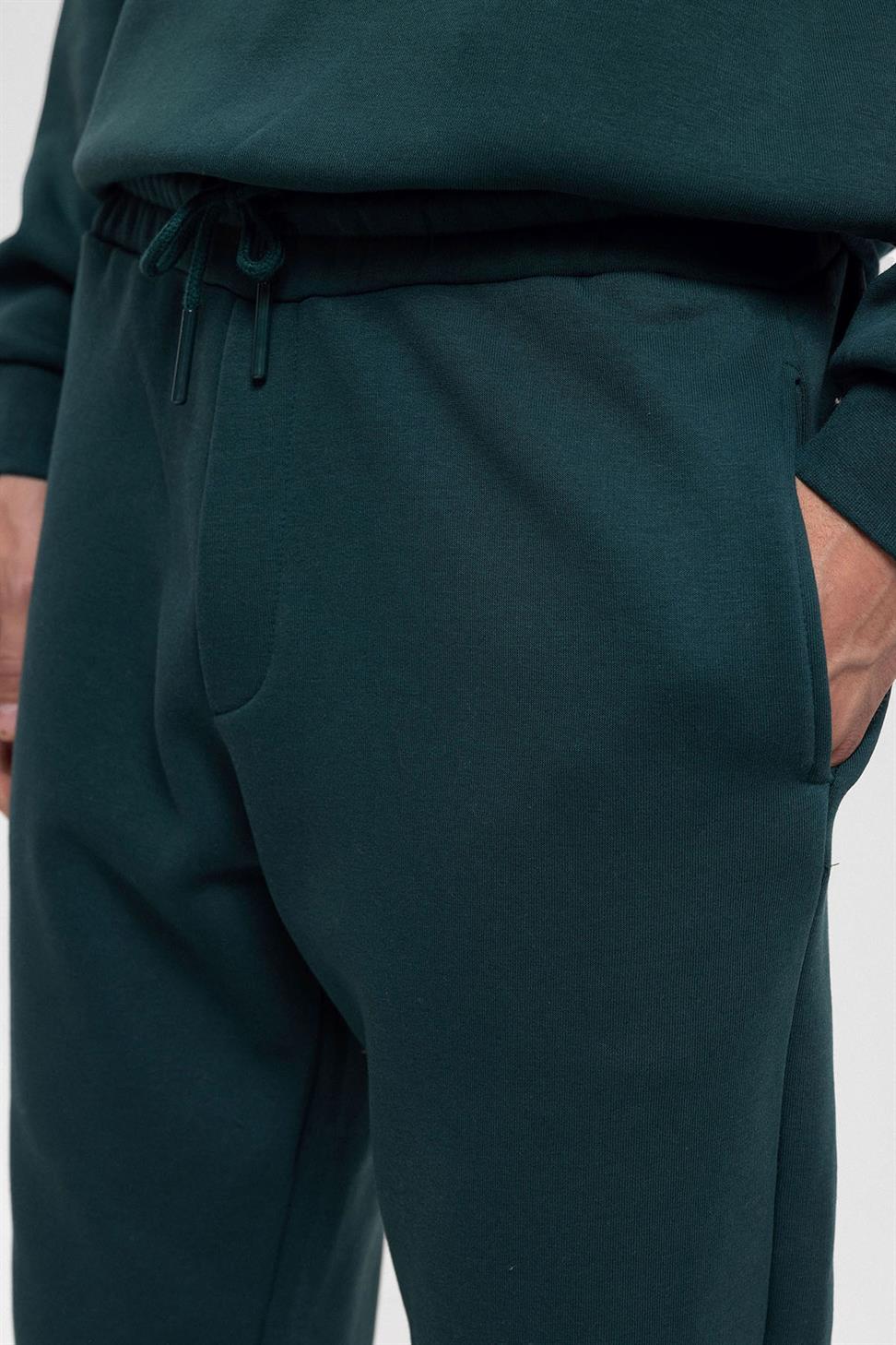 بدلة رياضية للرجال بأرجل مرنة