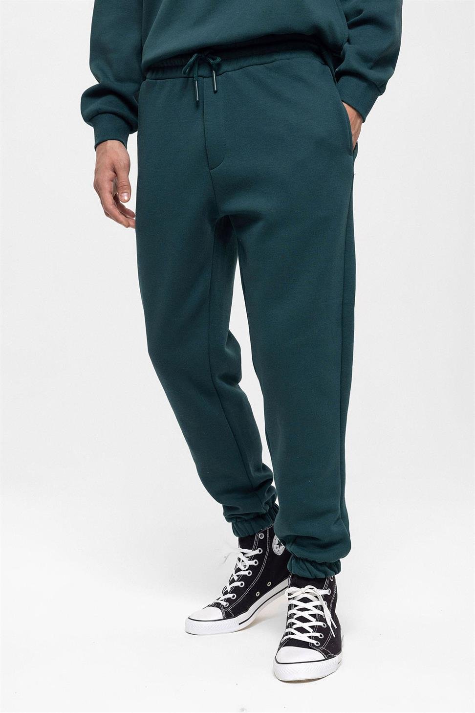 بدلة رياضية للرجال بأرجل مرنة