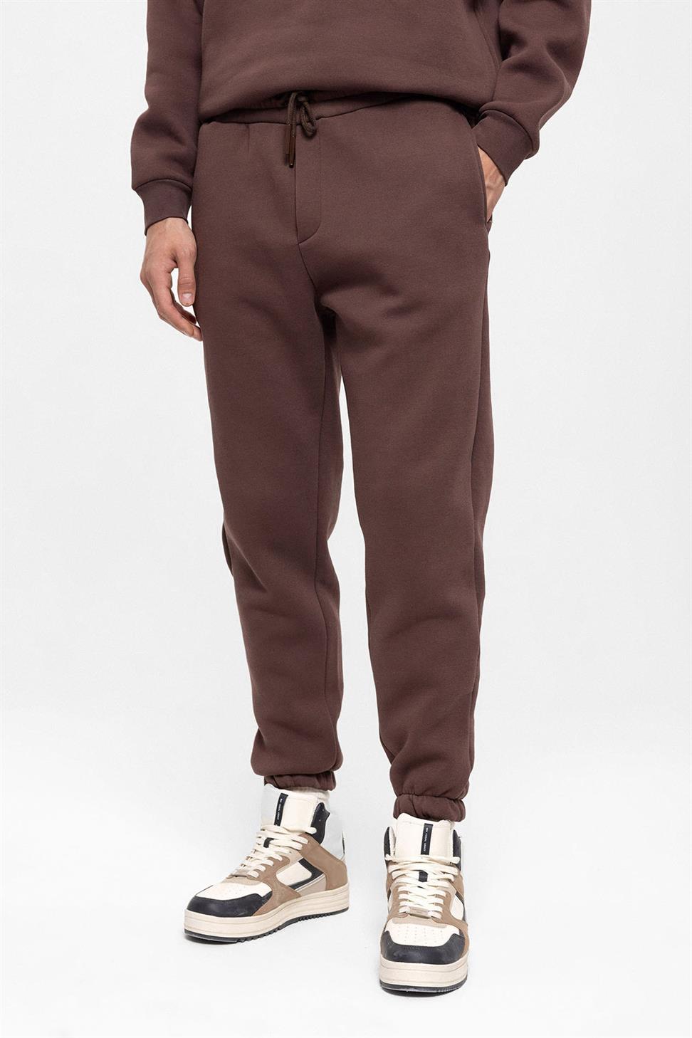 بدلة رياضية للرجال بأرجل مرنة