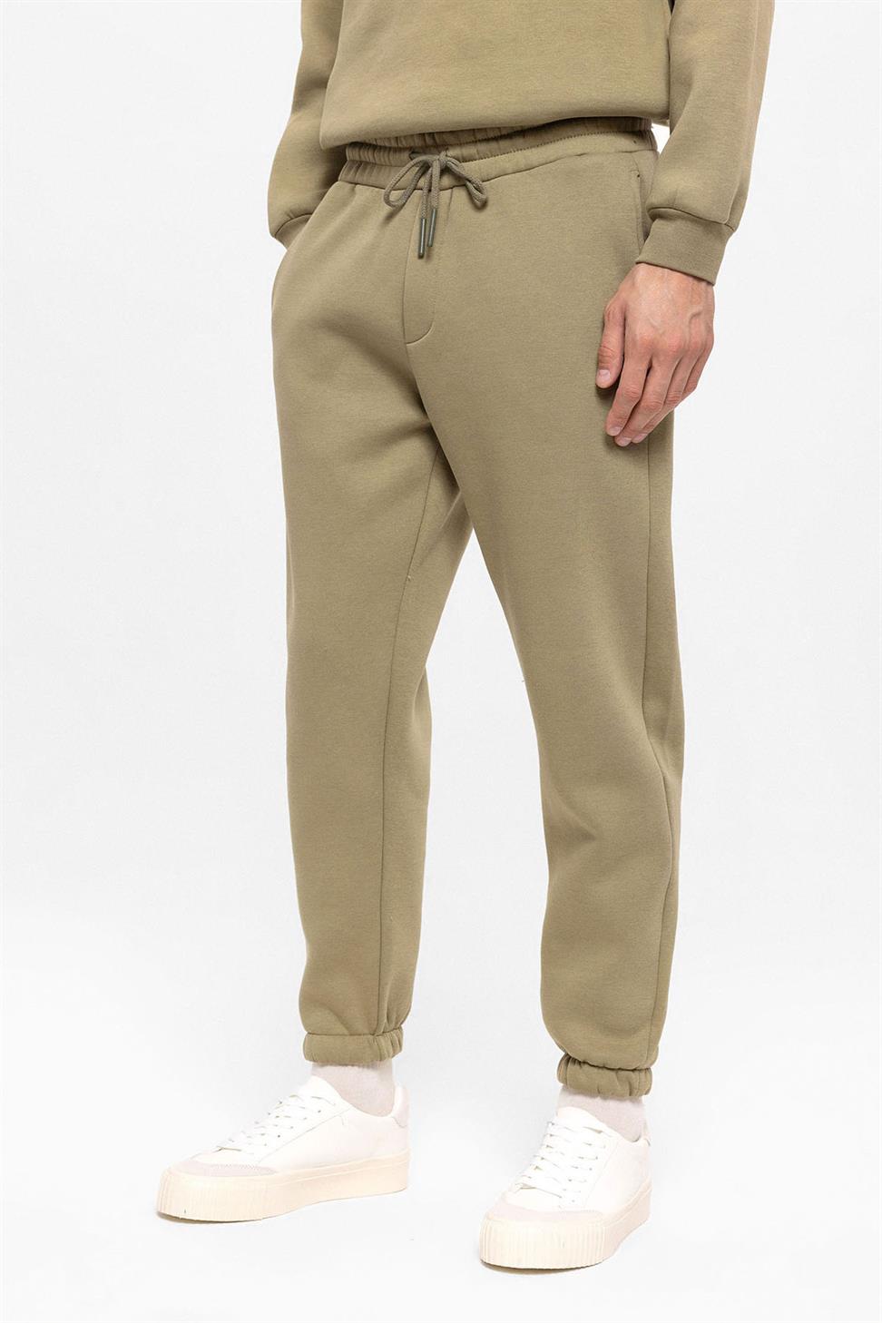 بدلة رياضية للرجال بأرجل مرنة