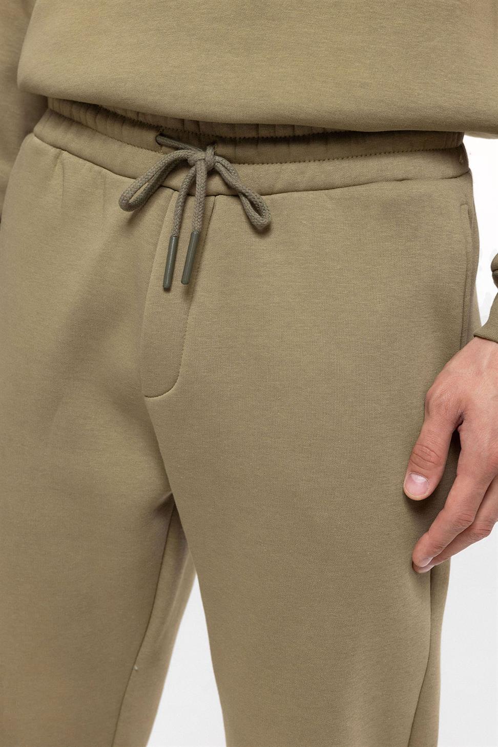 بدلة رياضية للرجال بأرجل مرنة