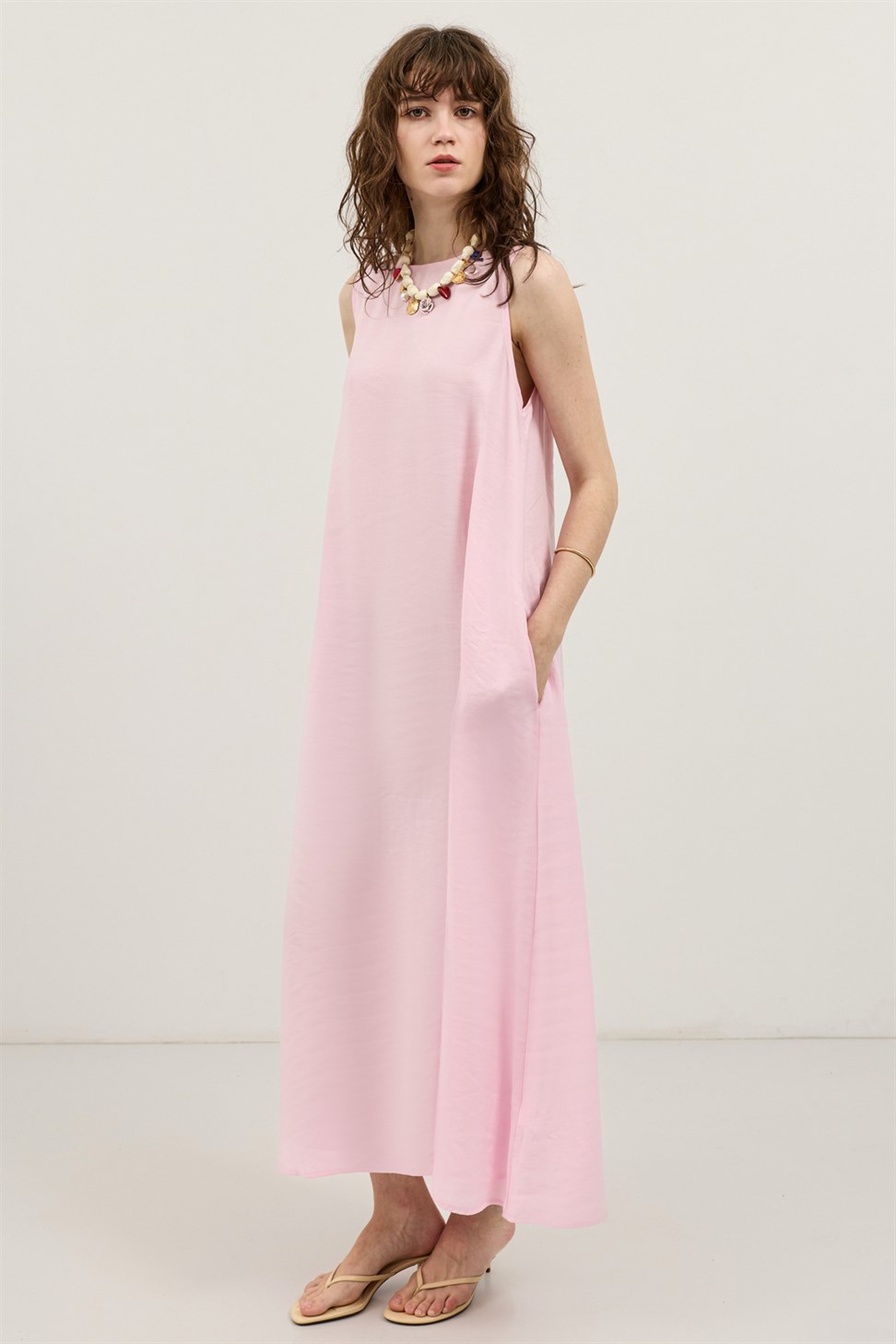 Antioch Pembe Dökümlü Halter Yaka Midi Elbise