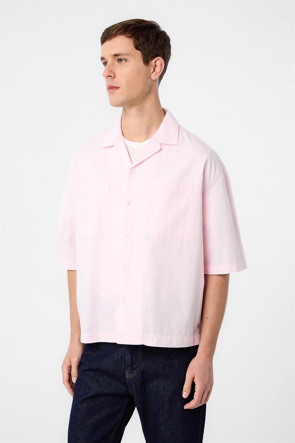 قميص رجالي بأكمام قصيرة وقصة مريحة