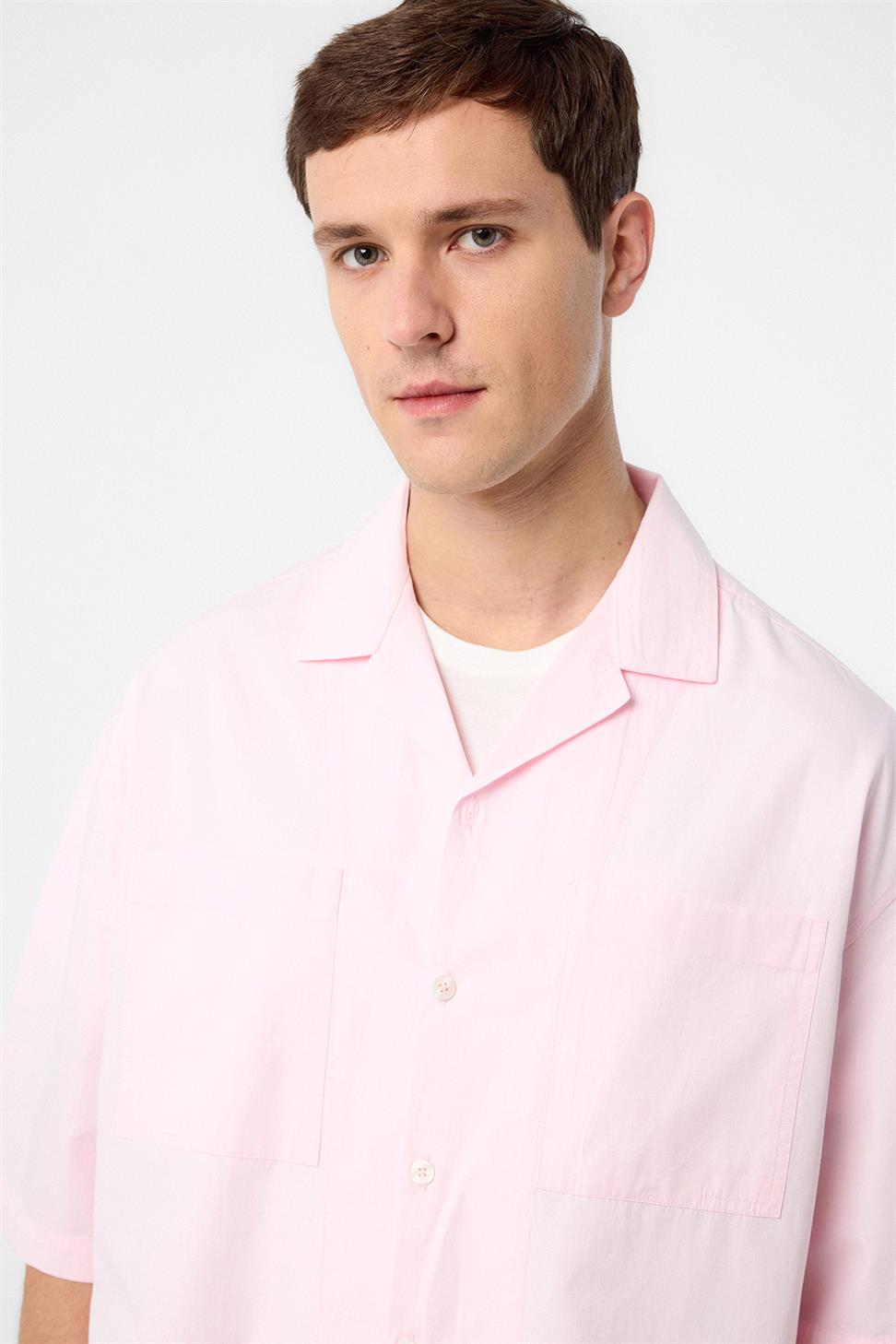 قميص رجالي بأكمام قصيرة وقصة مريحة