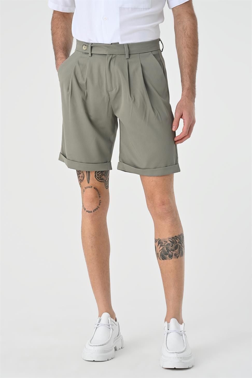 شورت رجالي مطوي