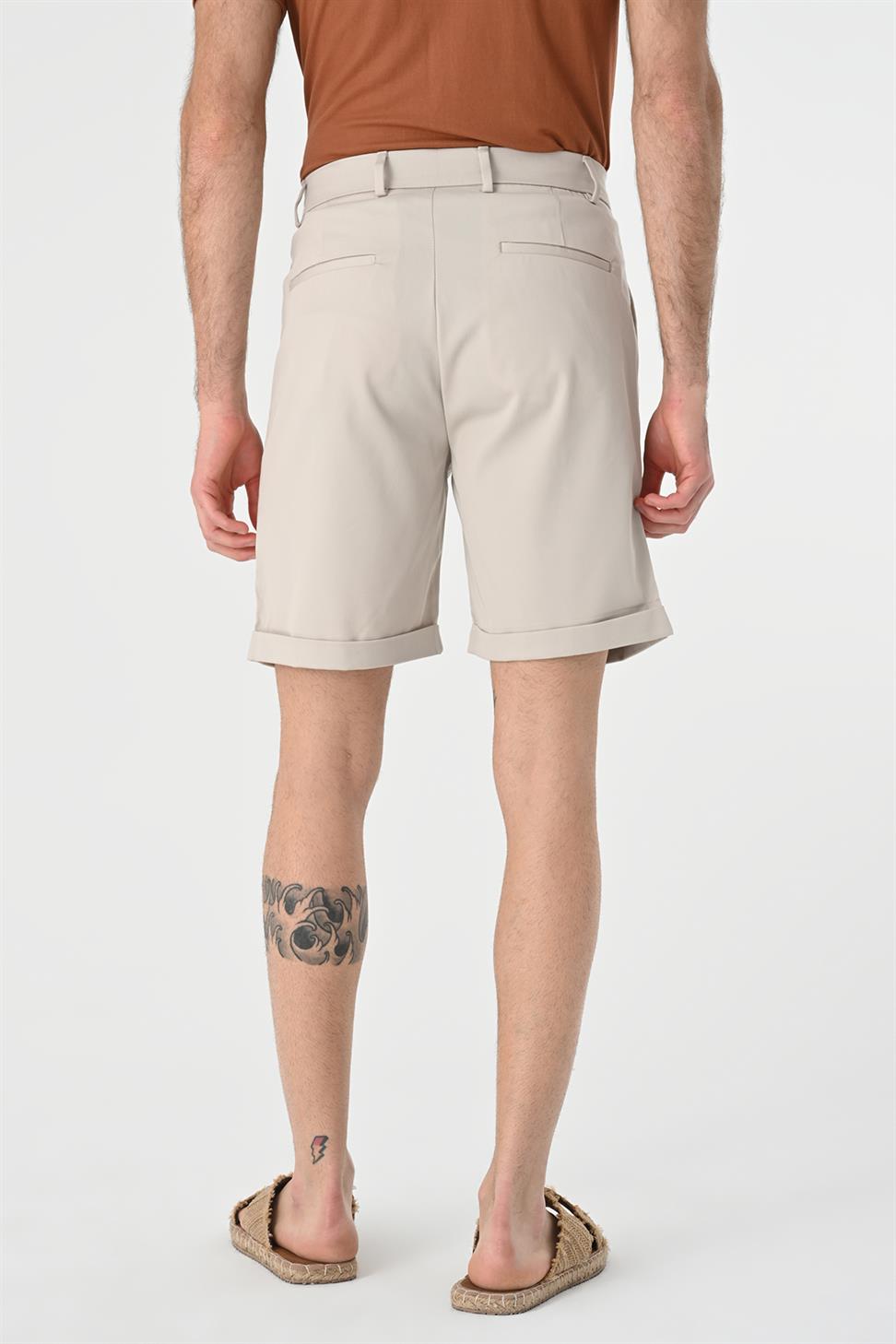 شورت رجالي مطوي