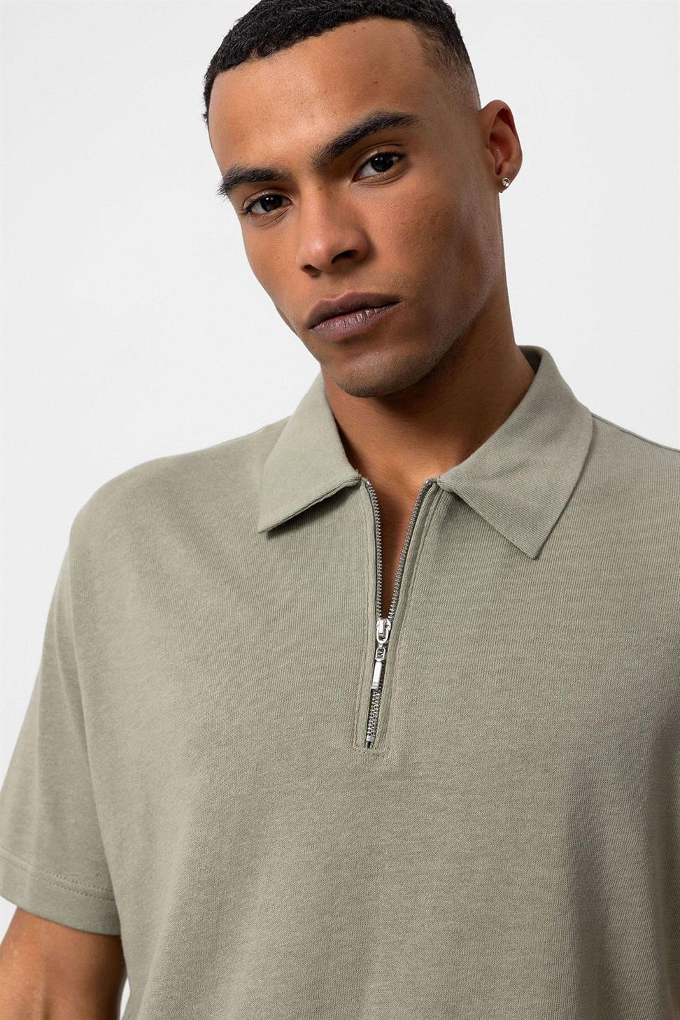 تي شيرت بولو بسحاب للرجال