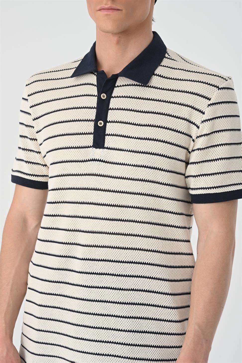 تي شيرت رجالي مخطط بياقة بولو