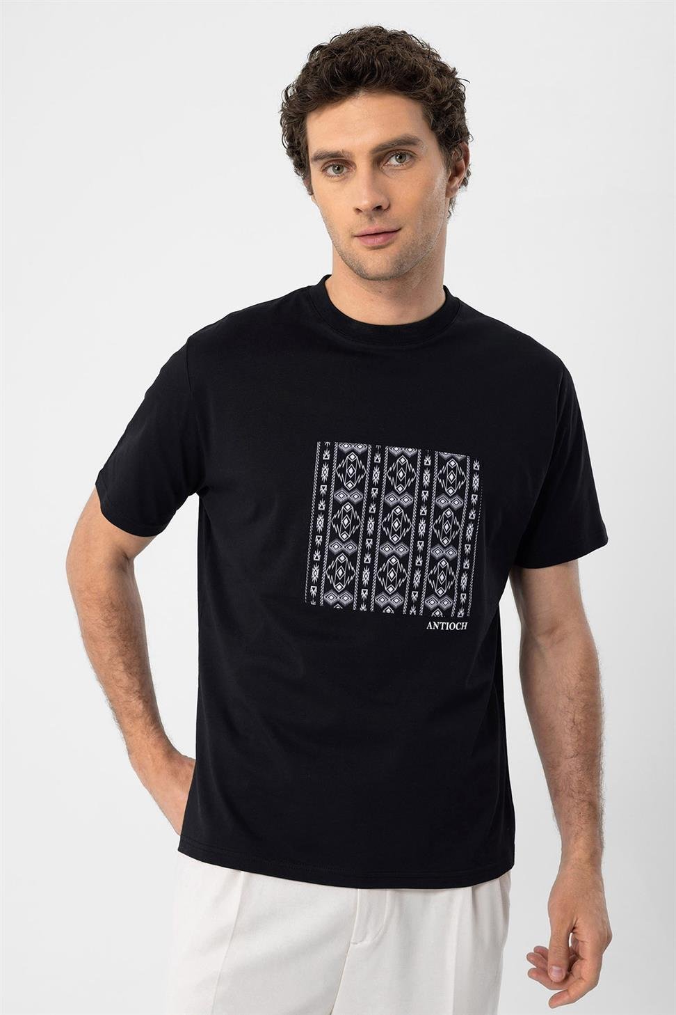 تي شيرت منقوش بنمط مريح للرجال