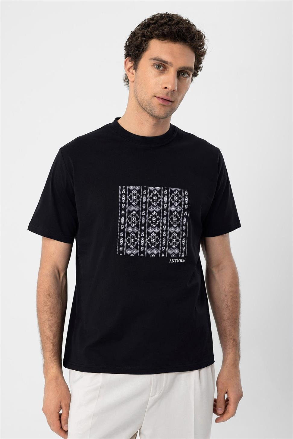 تي شيرت منقوش بنمط مريح للرجال