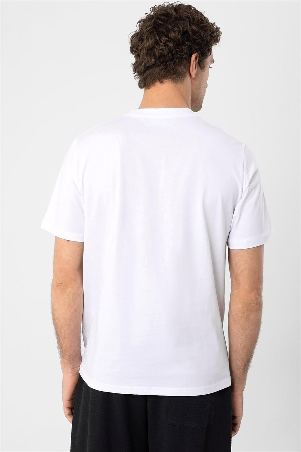 تي شيرت منقوش بنمط مريح للرجال