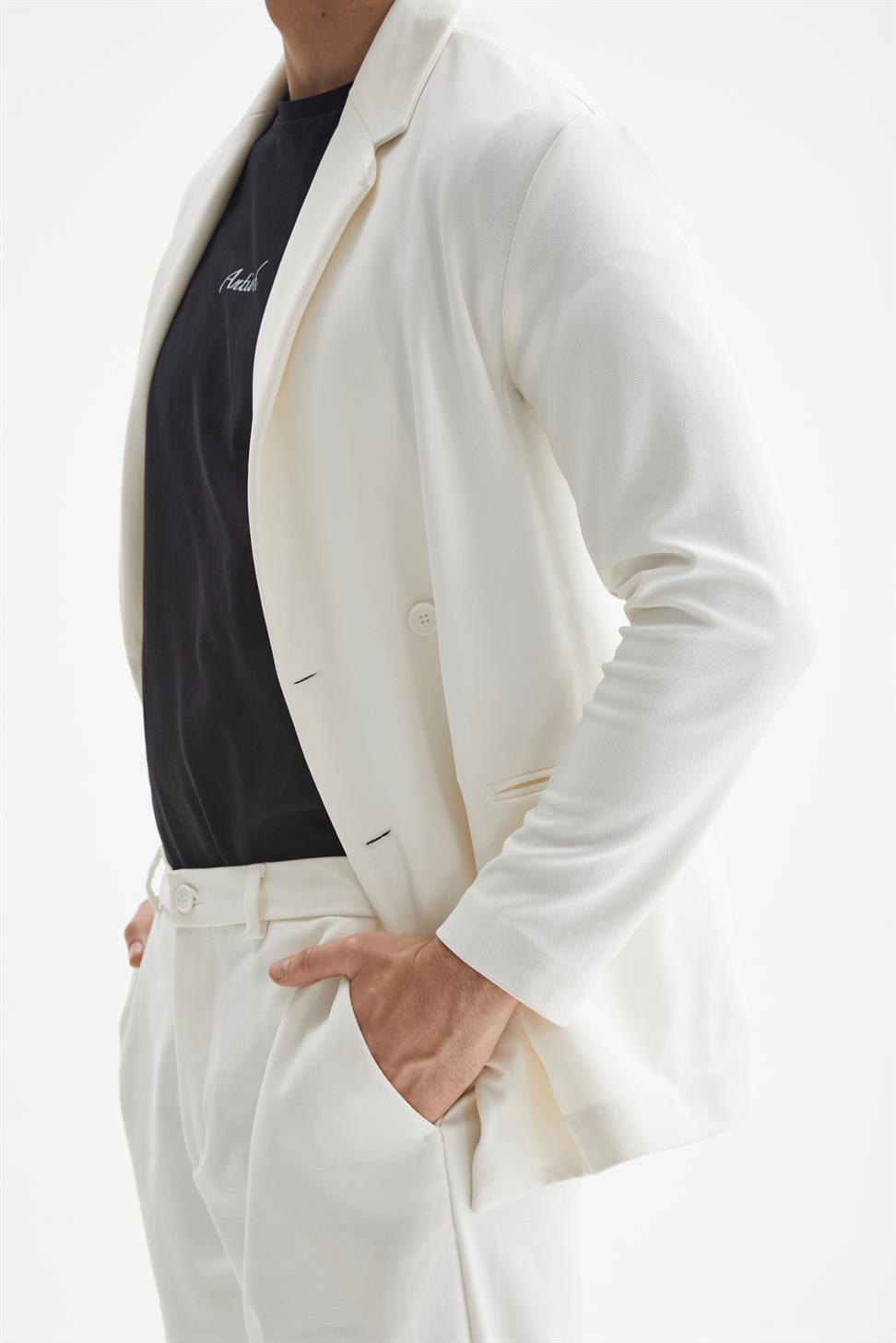 بدلة رجالية مريحة بقص مزدوج الصدر