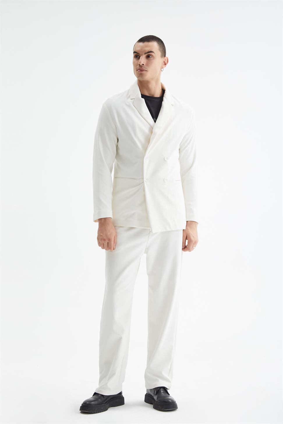 بدلة رجالية مريحة بقص مزدوج الصدر