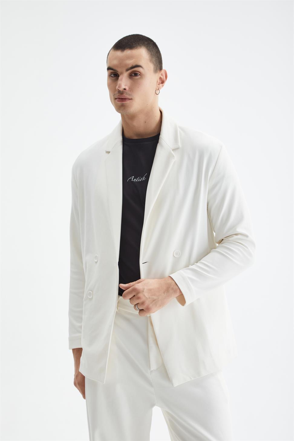 بدلة رجالية مريحة بقص مزدوج الصدر