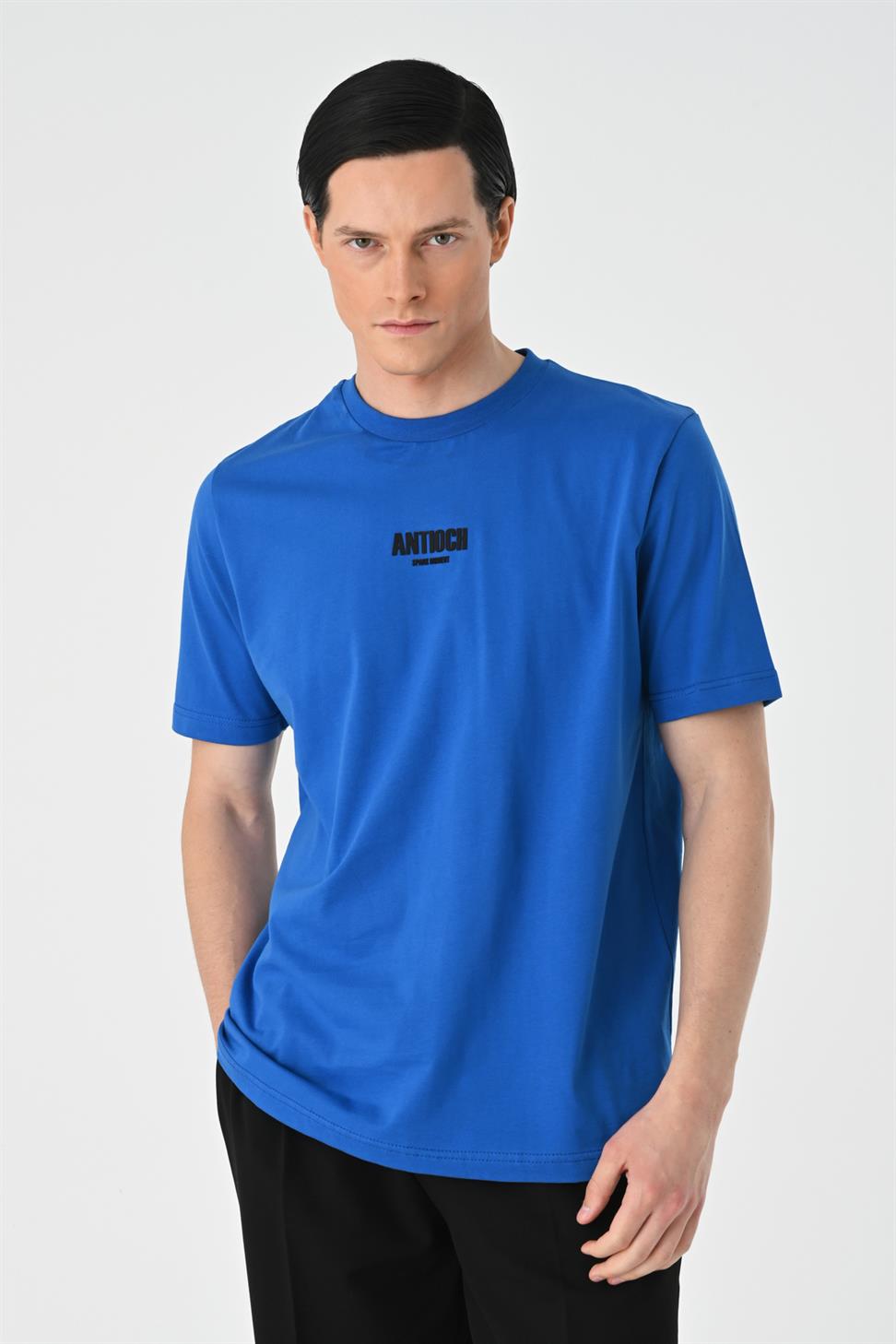 تي شيرت رجالي بطبعة أنطاكية بقصة عادية