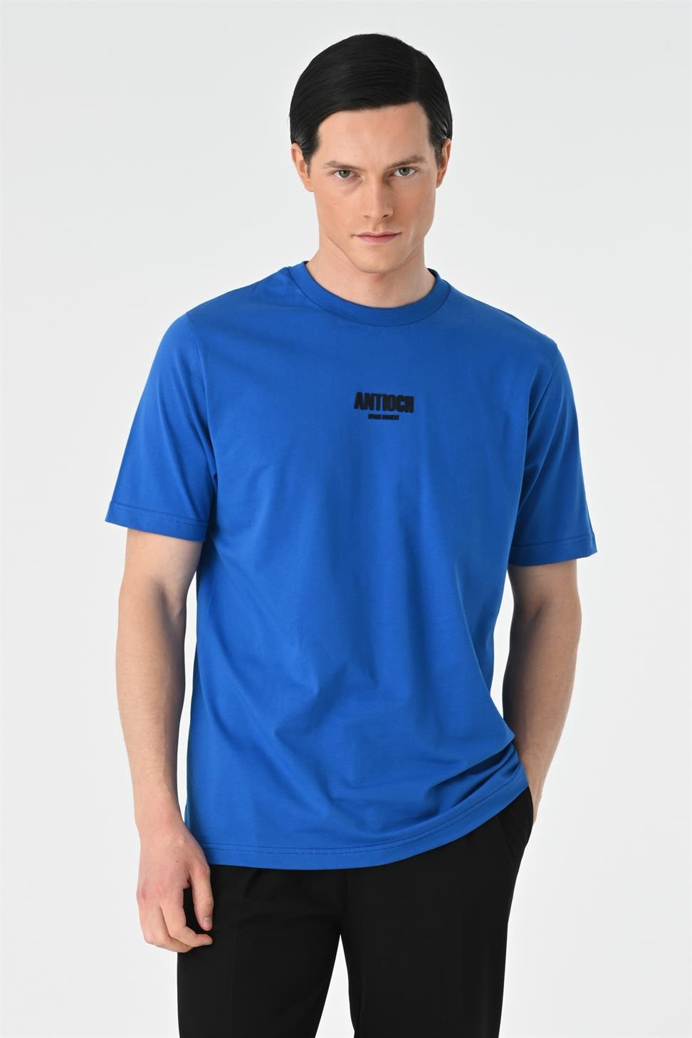 تي شيرت رجالي بطبعة أنطاكية بقصة عادية