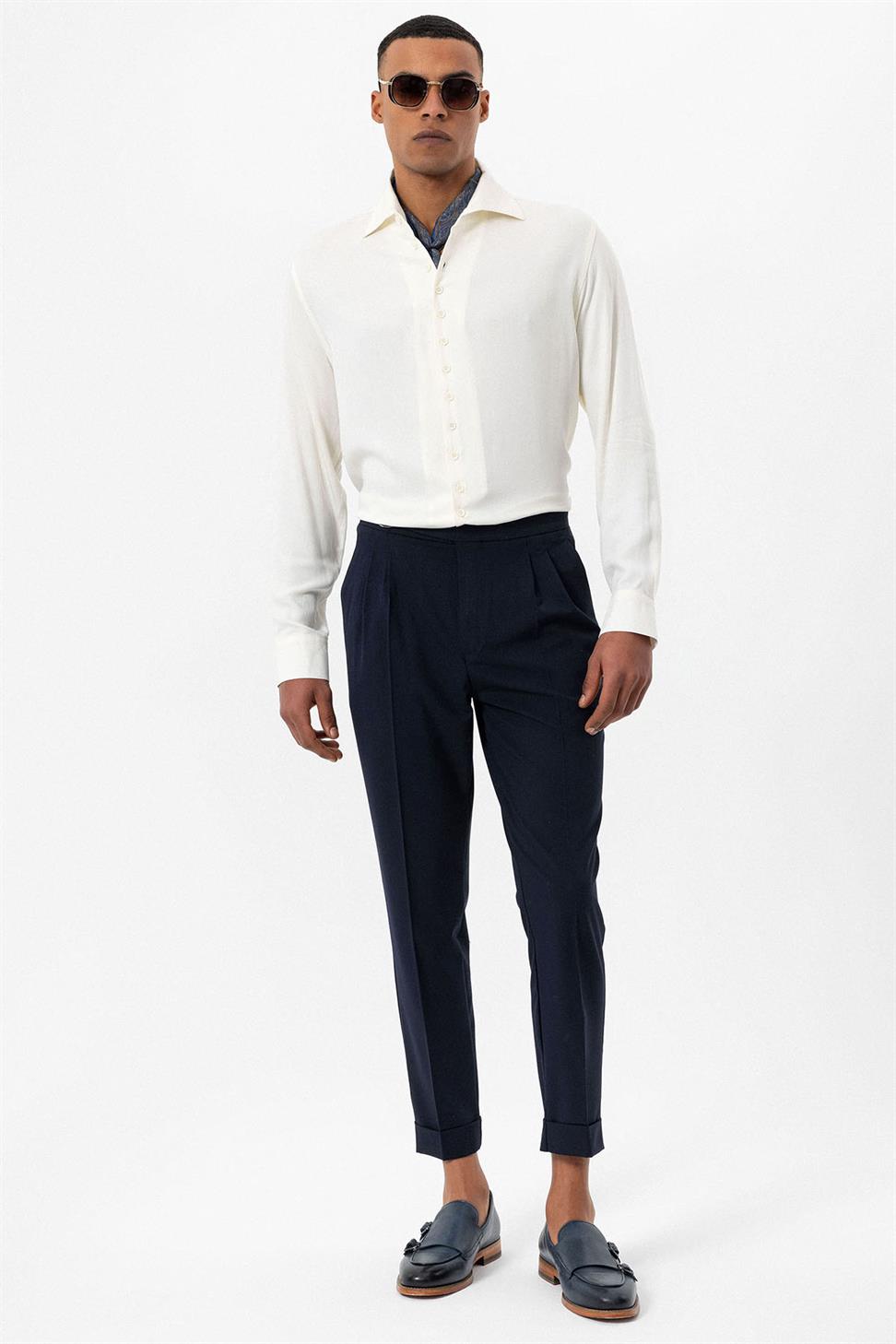 قميص رجالي ذو ياقة مفتوحة بقصة عادية