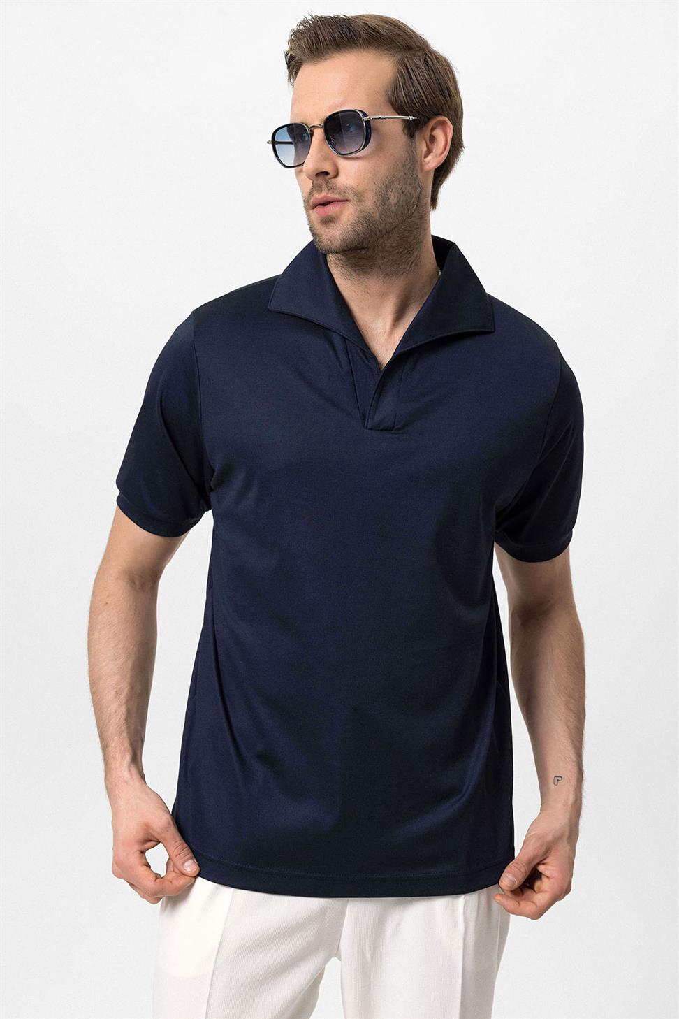 تي شيرت رجالي ذو قصة عادية وفتحة رقبة مفتوحة