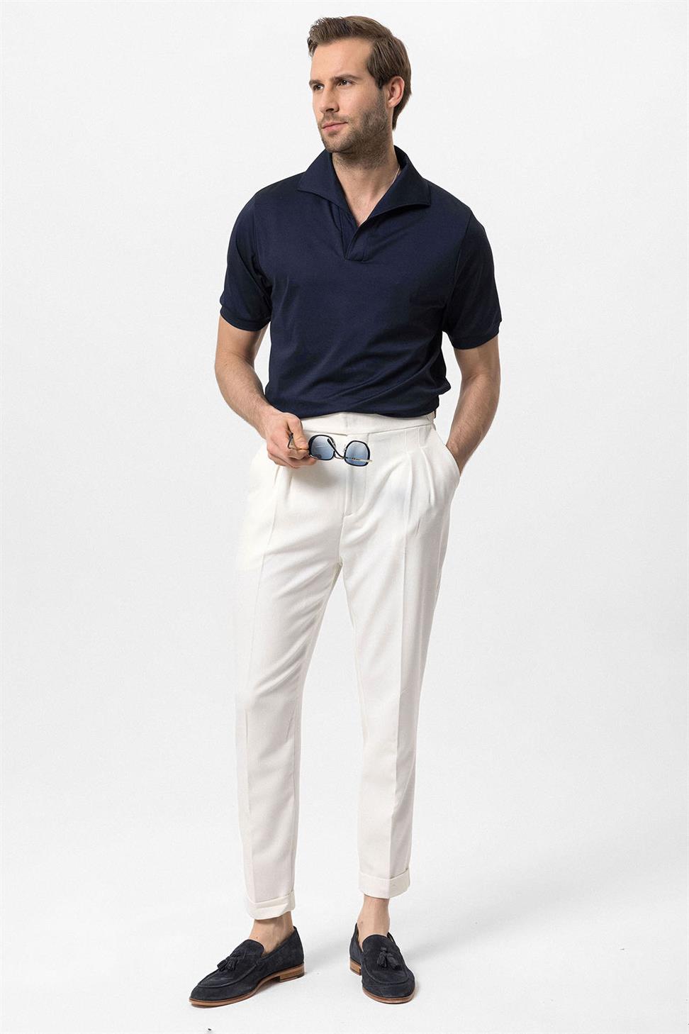 تي شيرت رجالي ذو قصة عادية وفتحة رقبة مفتوحة