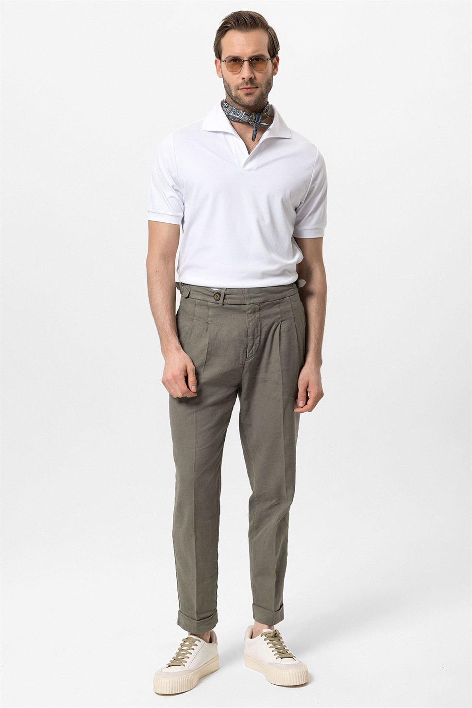 تي شيرت رجالي ذو قصة عادية وفتحة رقبة مفتوحة