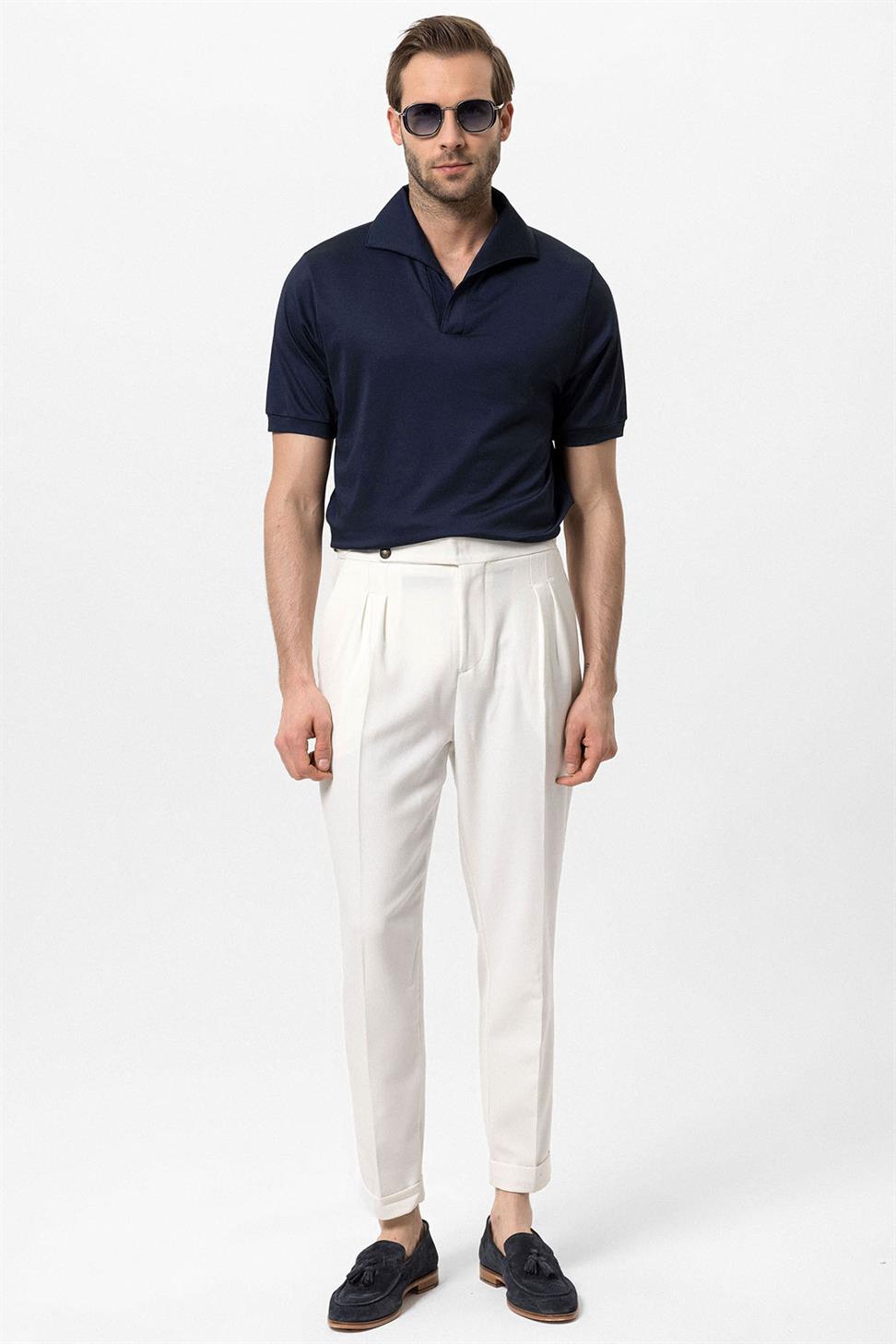 تي شيرت رجالي ذو قصة عادية وفتحة رقبة مفتوحة