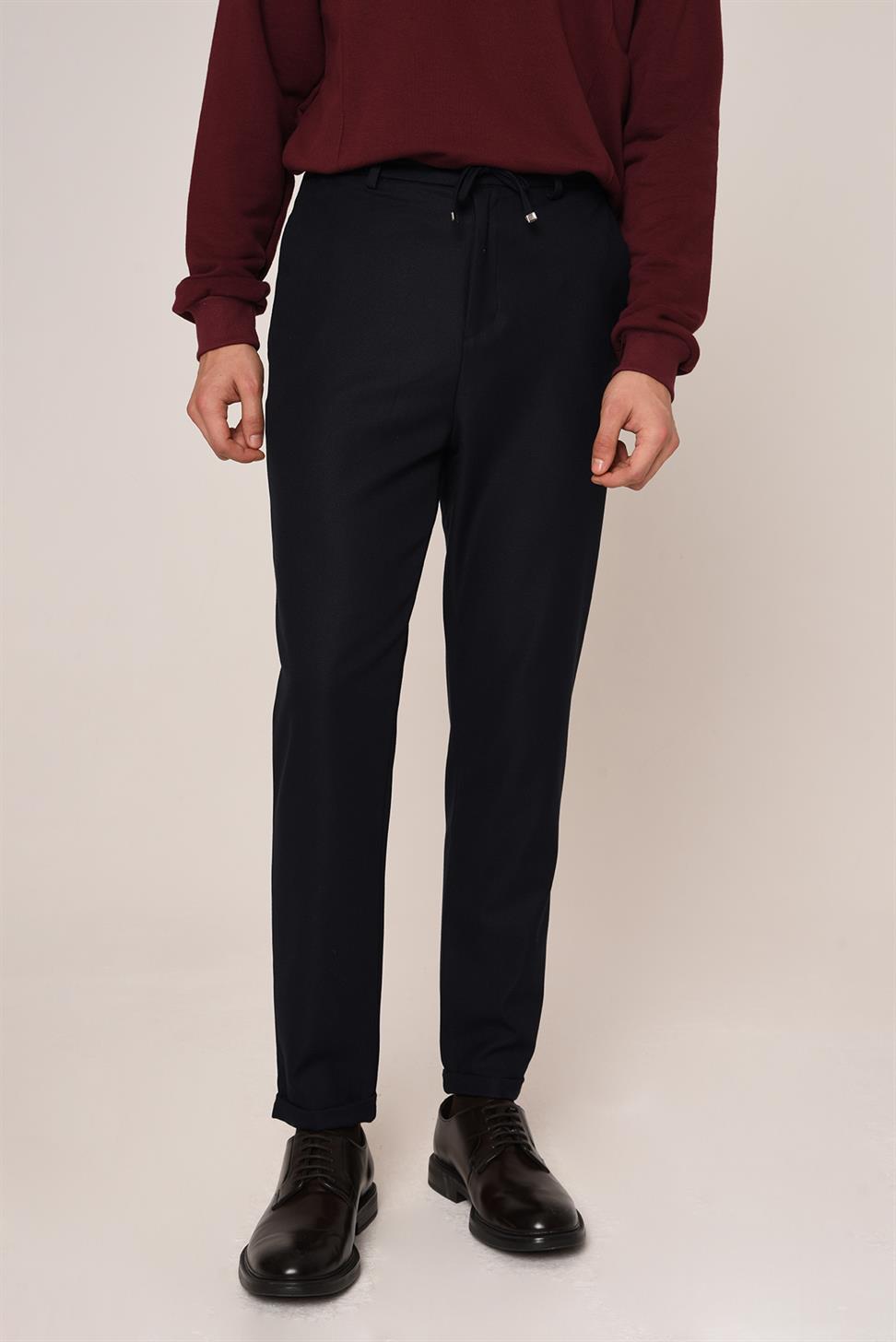 بنطال خصر برباط بقصة عادية