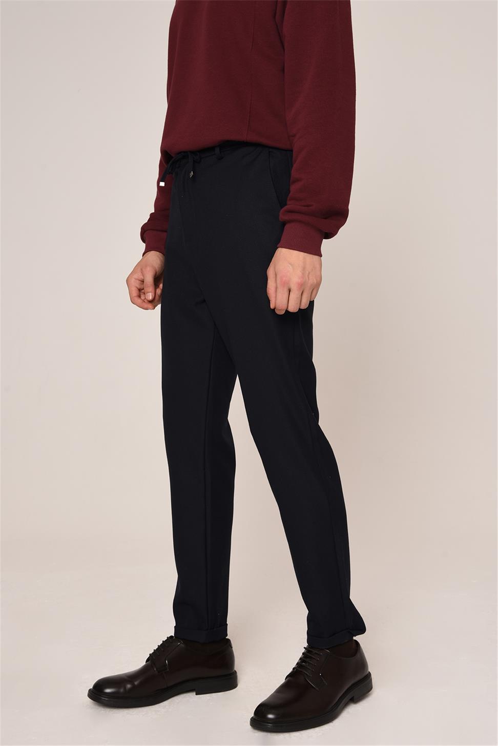 بنطال خصر برباط بقصة عادية