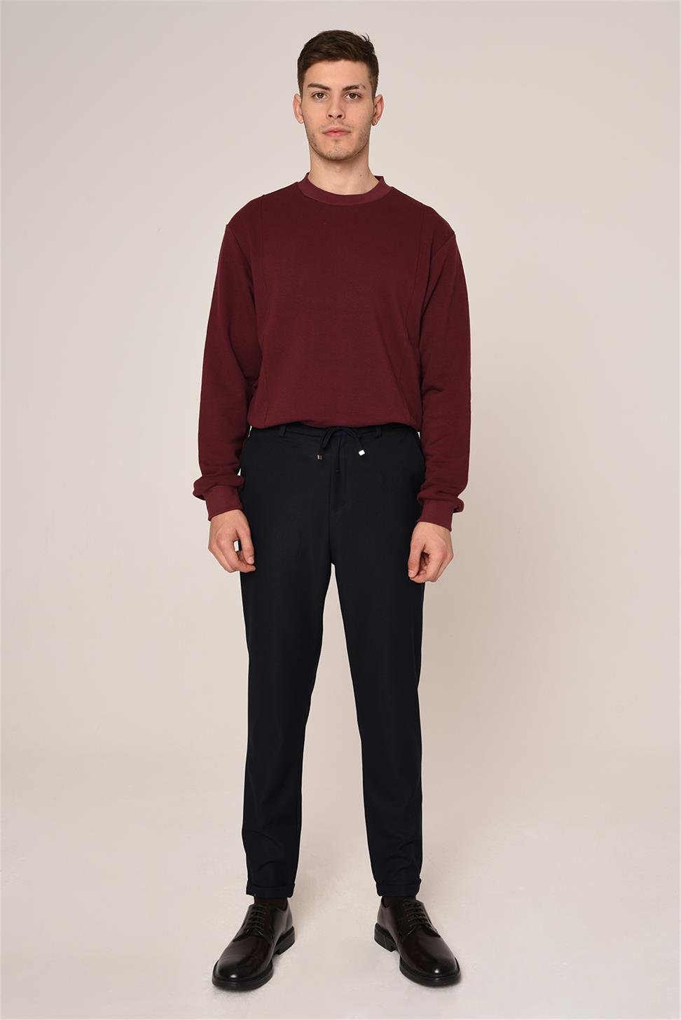 بنطال خصر برباط بقصة عادية