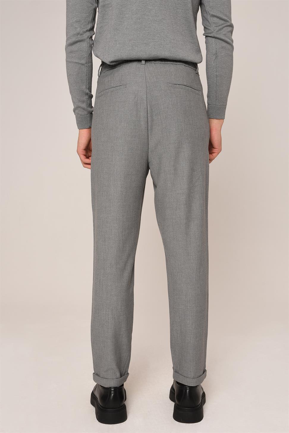 بنطال خصر برباط بقصة عادية