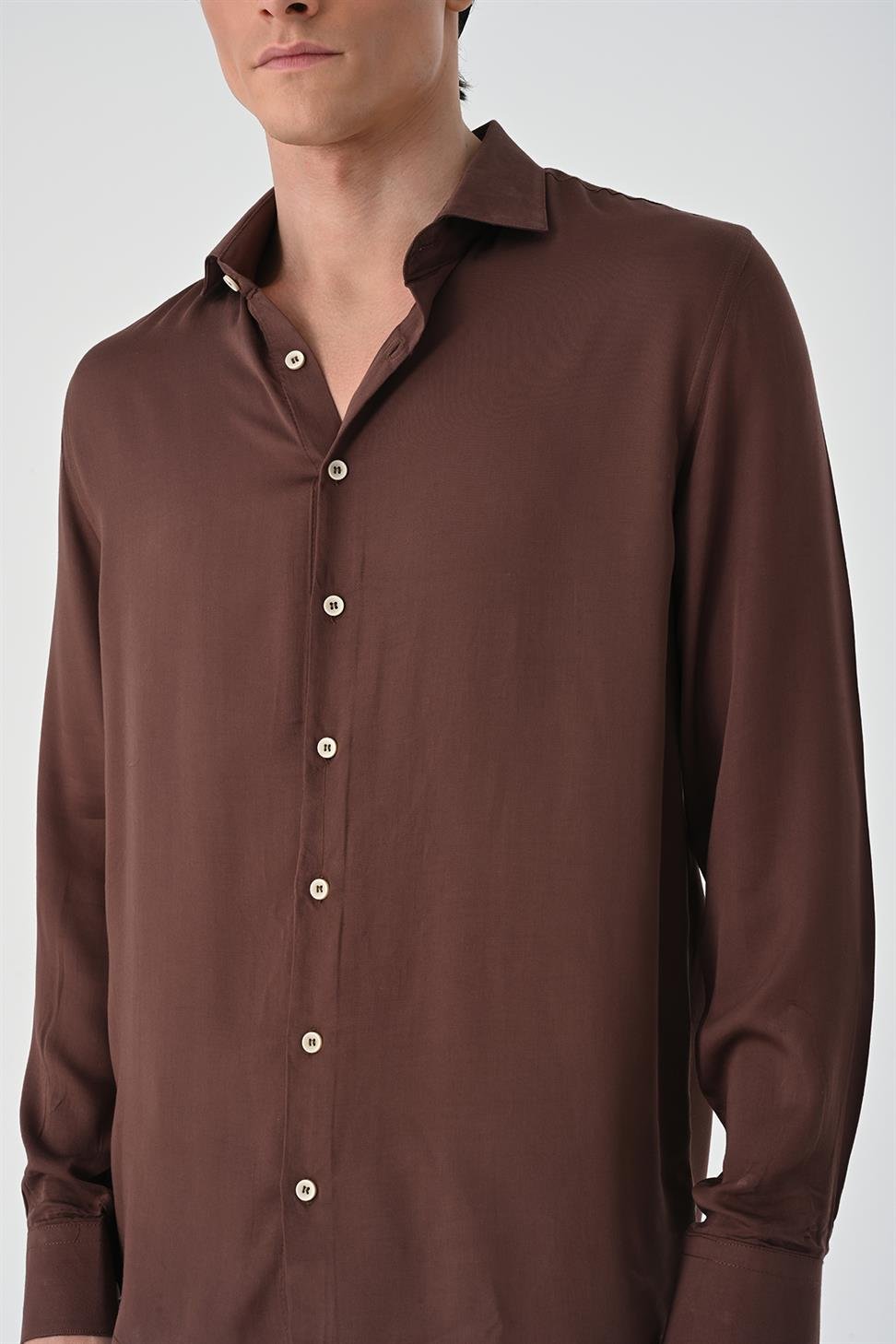 قميص رجالي بقصة عادية