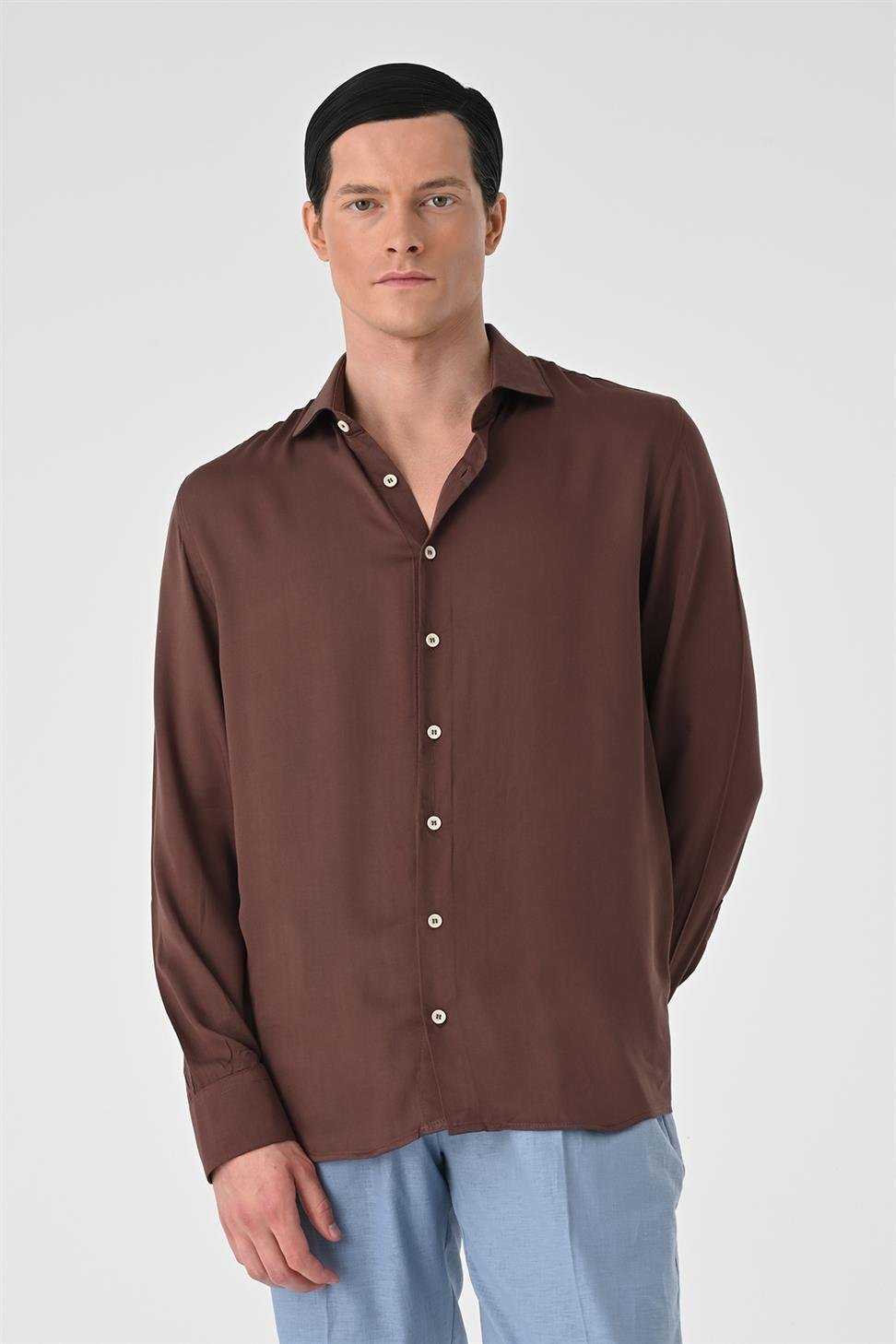 قميص رجالي بقصة عادية