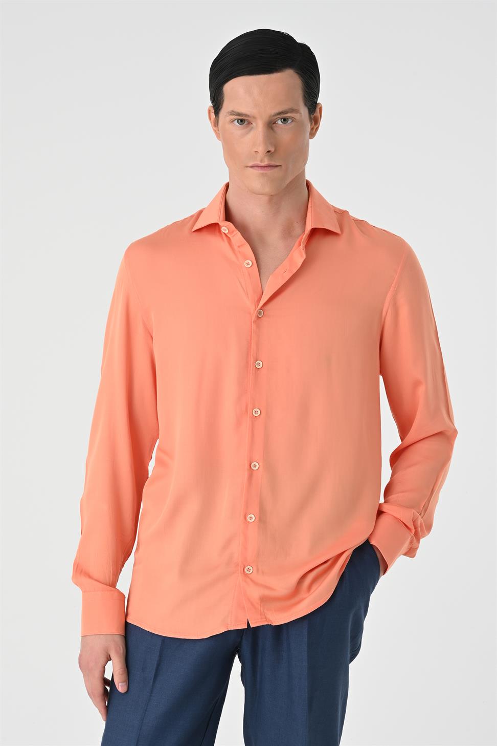 قميص رجالي بقصة عادية