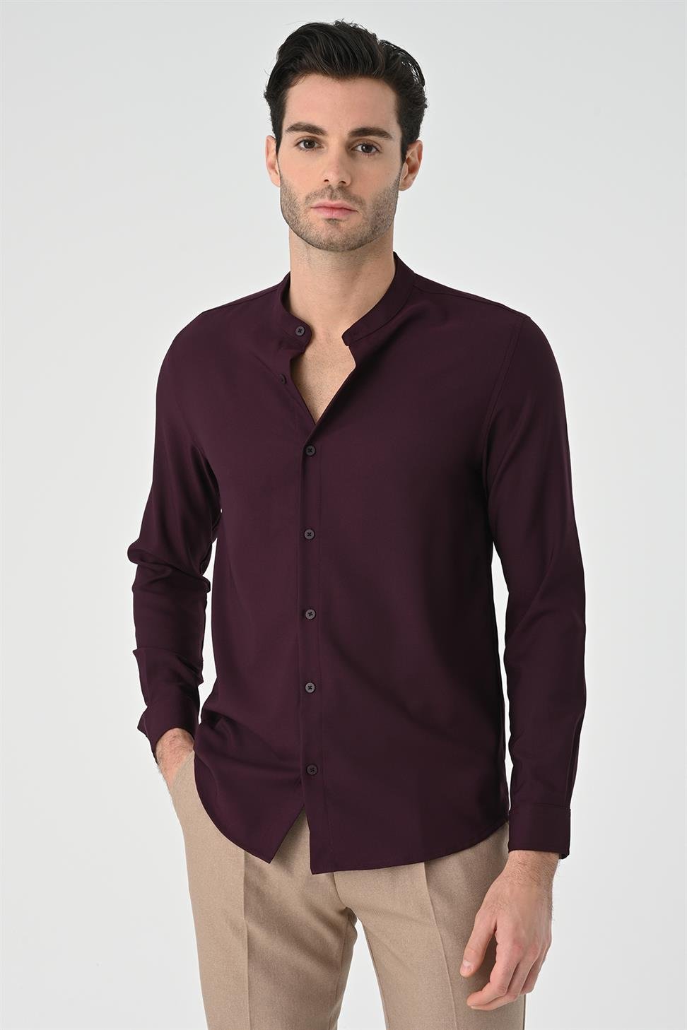 قميص رجالي ذو ياقة كلاسيكية بقصة عادية