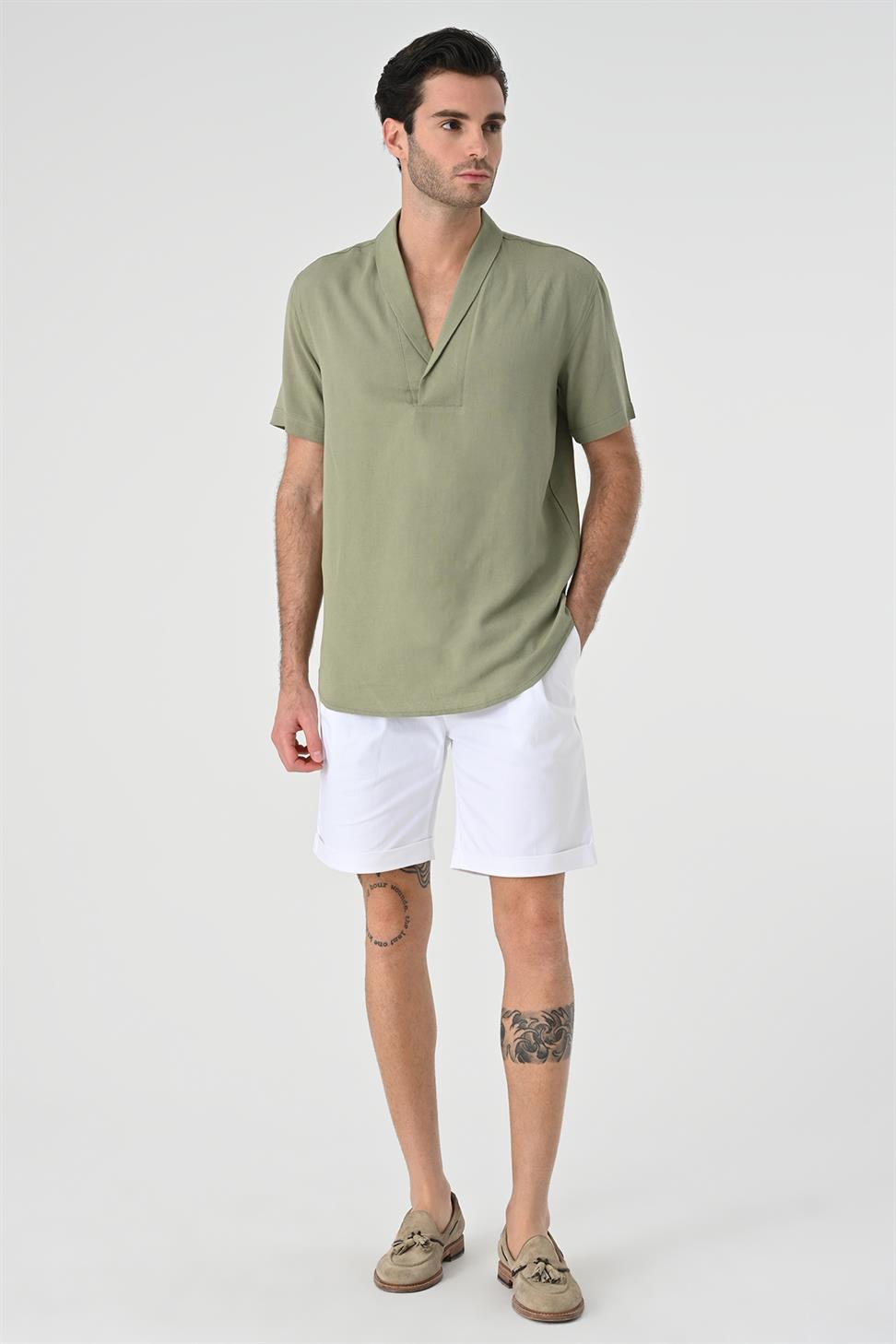 قميص رجالي بأكمام قصيرة وياقة شال مناسب للاسترخاء