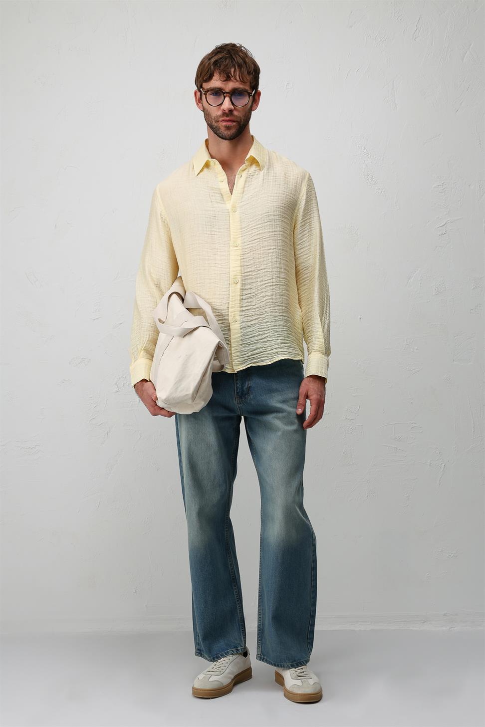 قميص رجالي مريح ومجعد