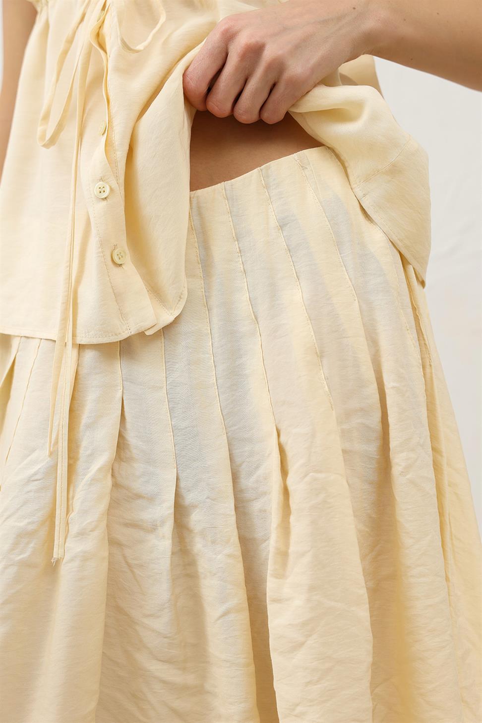 تنورة واسعة